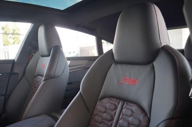 Thumbnail: 2026 Audi RS 7 - 11