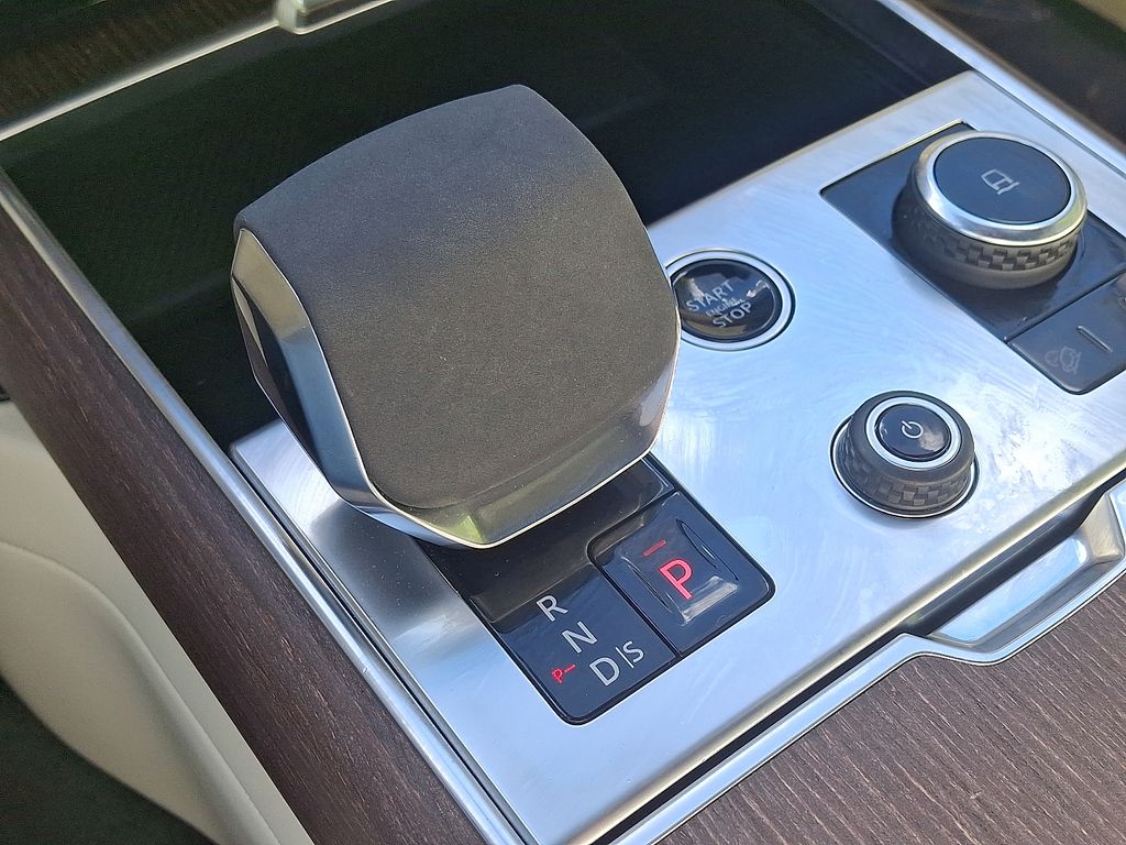 Thumbnail: 2023 Land Rover Range Rover - 15