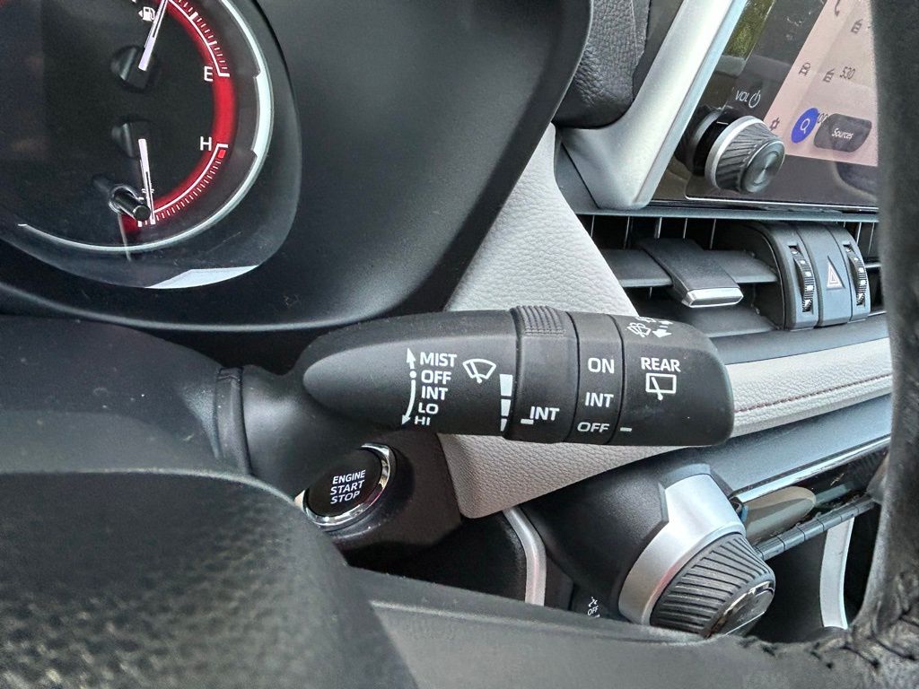 Thumbnail: 2023 Toyota RAV4 - 21