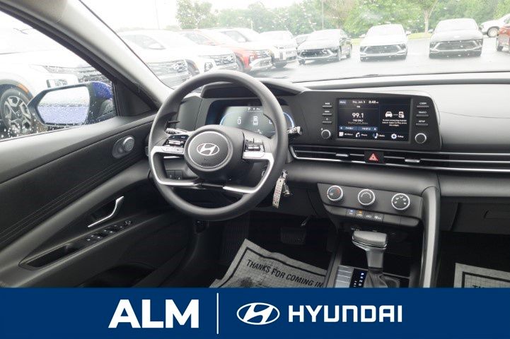 2025 Hyundai Elantra SE photo 15