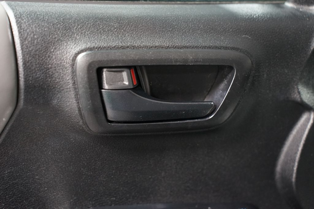 2021 Toyota Tacoma SR5 29