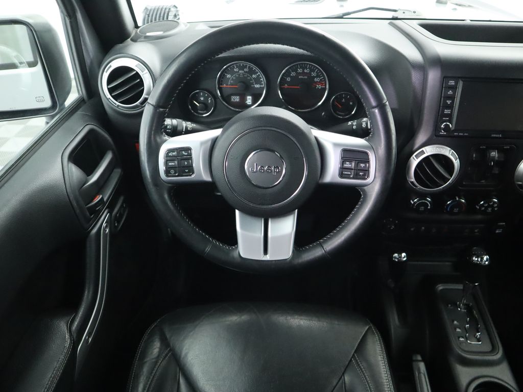 Thumbnail: 2015 Jeep Wrangler - 10