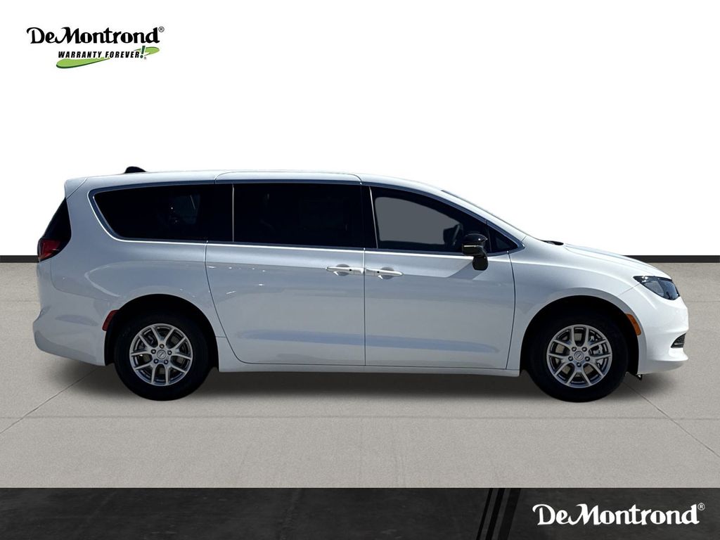 2026 Chrysler Voyager LX - 3