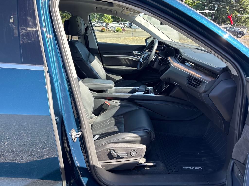 2019 Galaxy Blue Metallic Audi e-tron Prestige AWD SUV