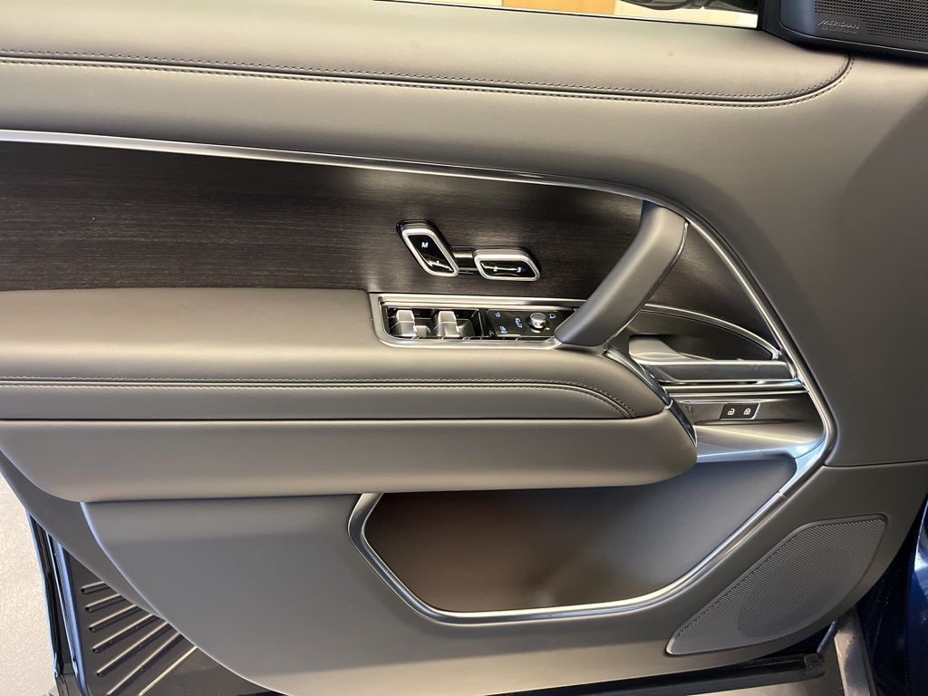 Thumbnail: 2026 Land Rover Range Rover - 11