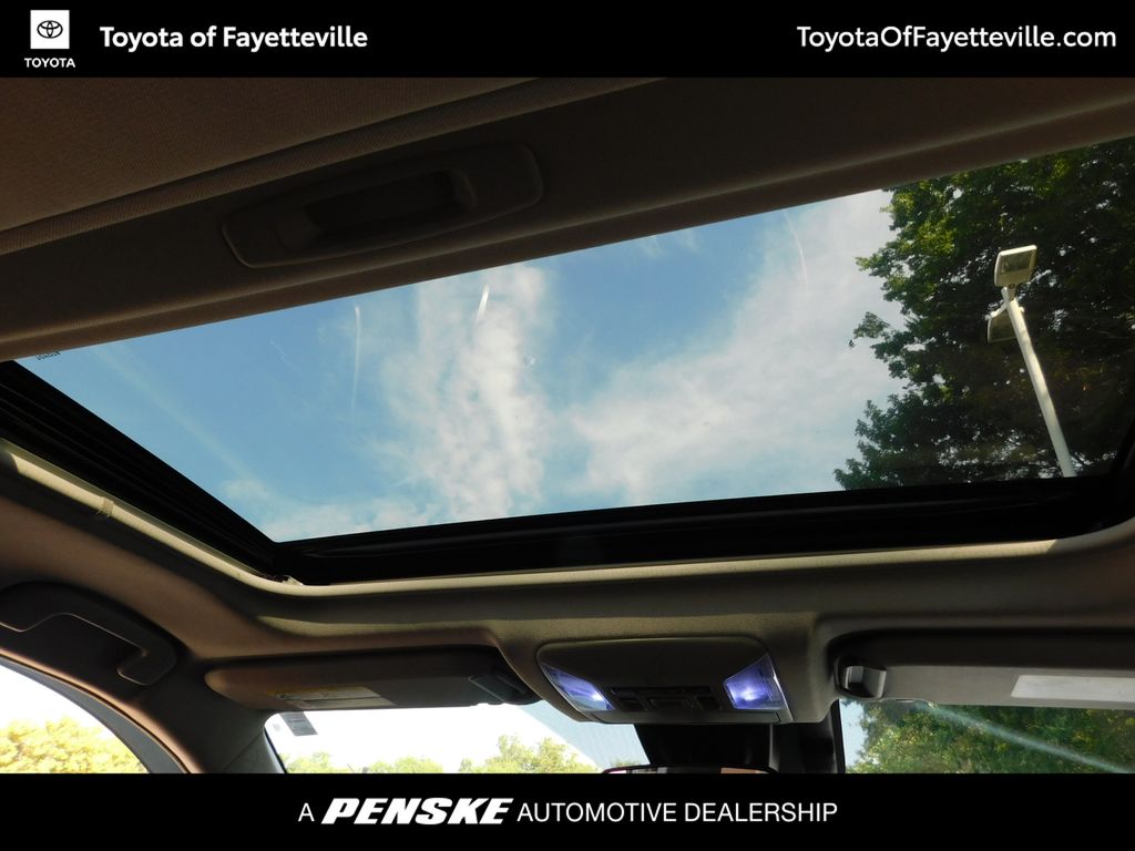 Thumbnail: 2021 Toyota RAV4 - 6