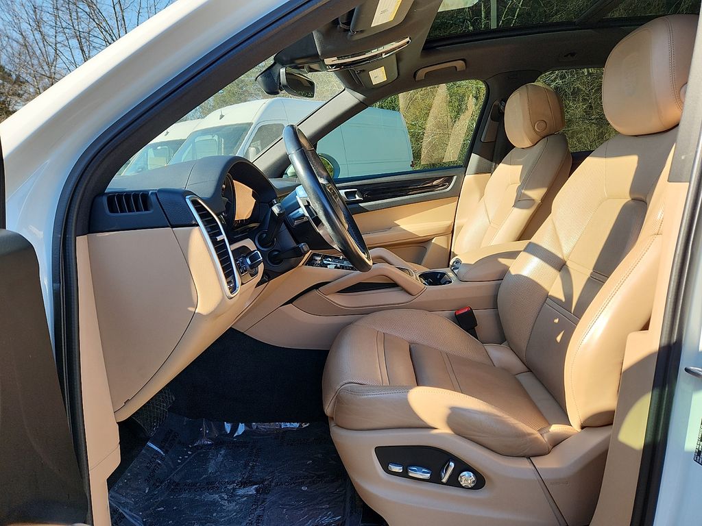 Thumbnail: 2021 Porsche Cayenne - 14