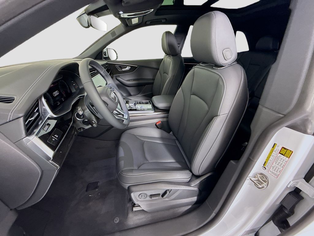 Thumbnail: 2026 Audi Q8 - 21