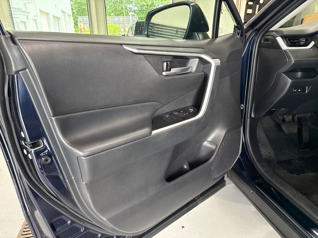 2024 Toyota RAV4 XLE - Photo 6