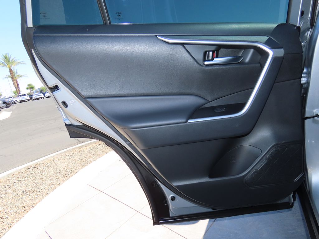 2024 Toyota RAV4 XLE 25