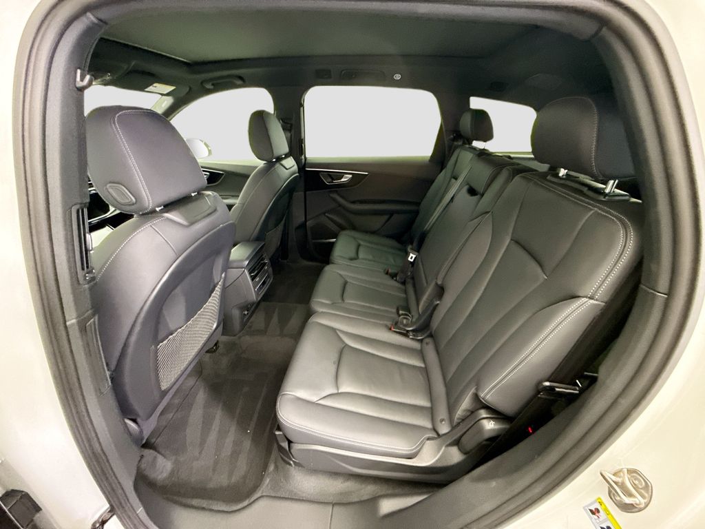 Thumbnail: 2025 Audi Q7 - 20