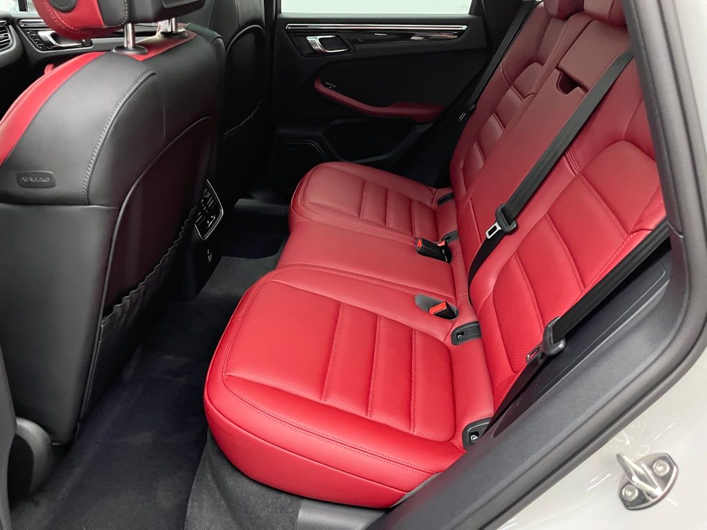 Thumbnail: 2026 Porsche Macan - 26