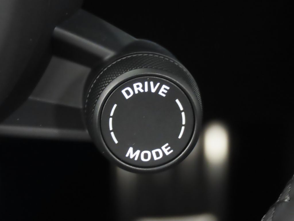 Thumbnail: 2025 Porsche Macan - 23