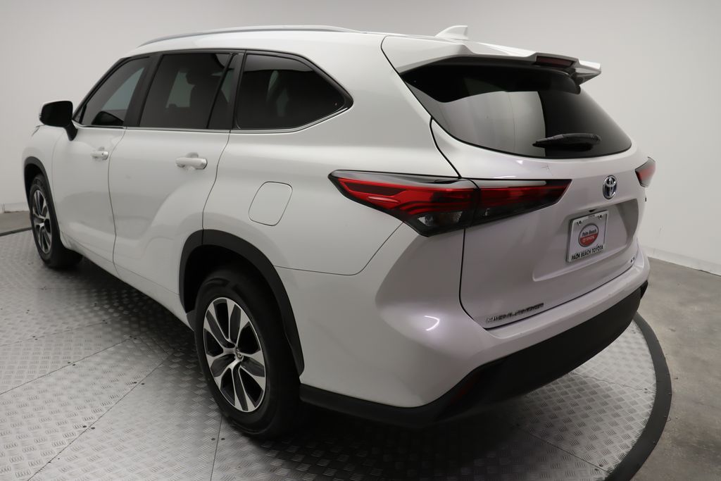 Thumbnail: 2023 Toyota Highlander - 11