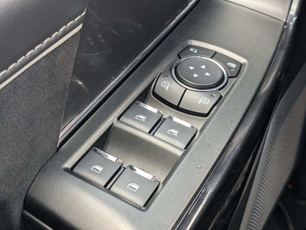 2025 Ford F-150 Lightning Platinum