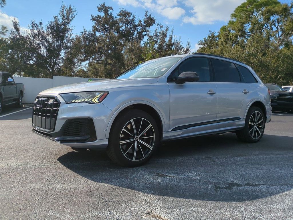 2022 Audi SQ7 Prestige's photo