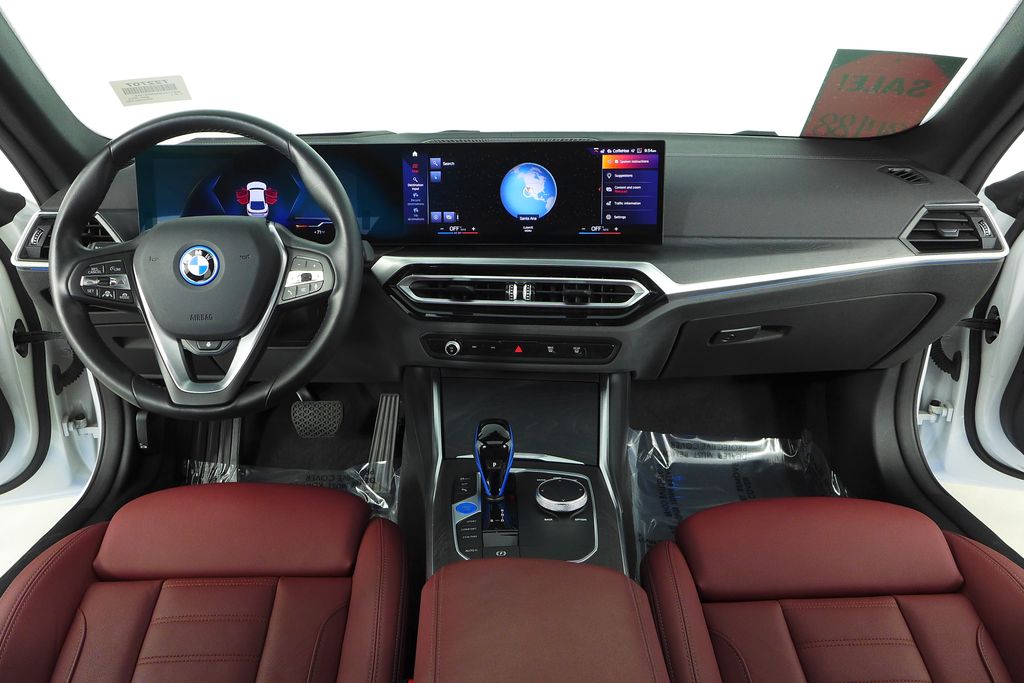 Thumbnail: 2022 BMW i4 - 25
