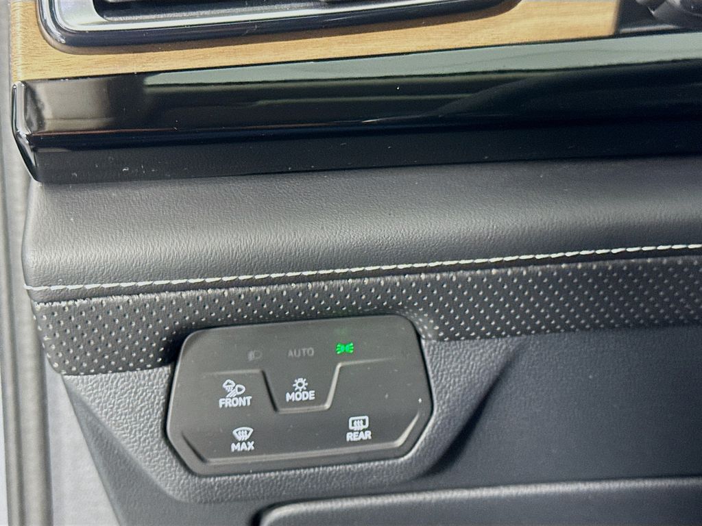 Used Car 2024 Volkswagen Atlas  2.0t Se W/technology For Sale Under $35,000 In Austin, Texas