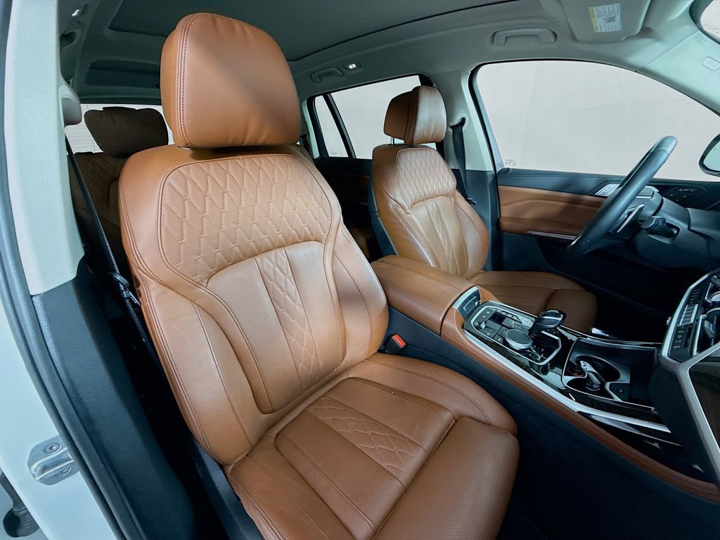 Thumbnail: 2021 BMW X7 - 29