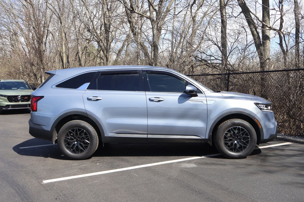 Thumbnail: 2022 Kia Sorento - 9