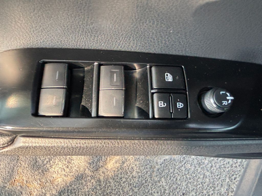 Thumbnail: 2025 Toyota Camry - 28