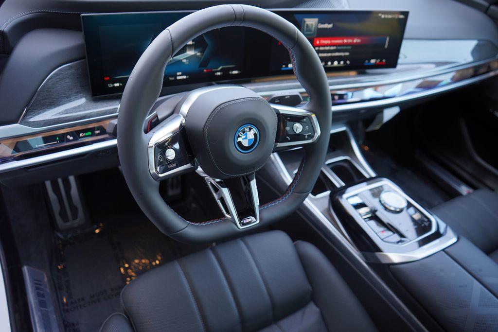 2024 BMW i7 M70 13