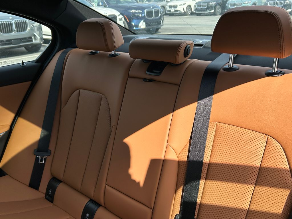 Thumbnail: 2025 BMW 3 Series - 32
