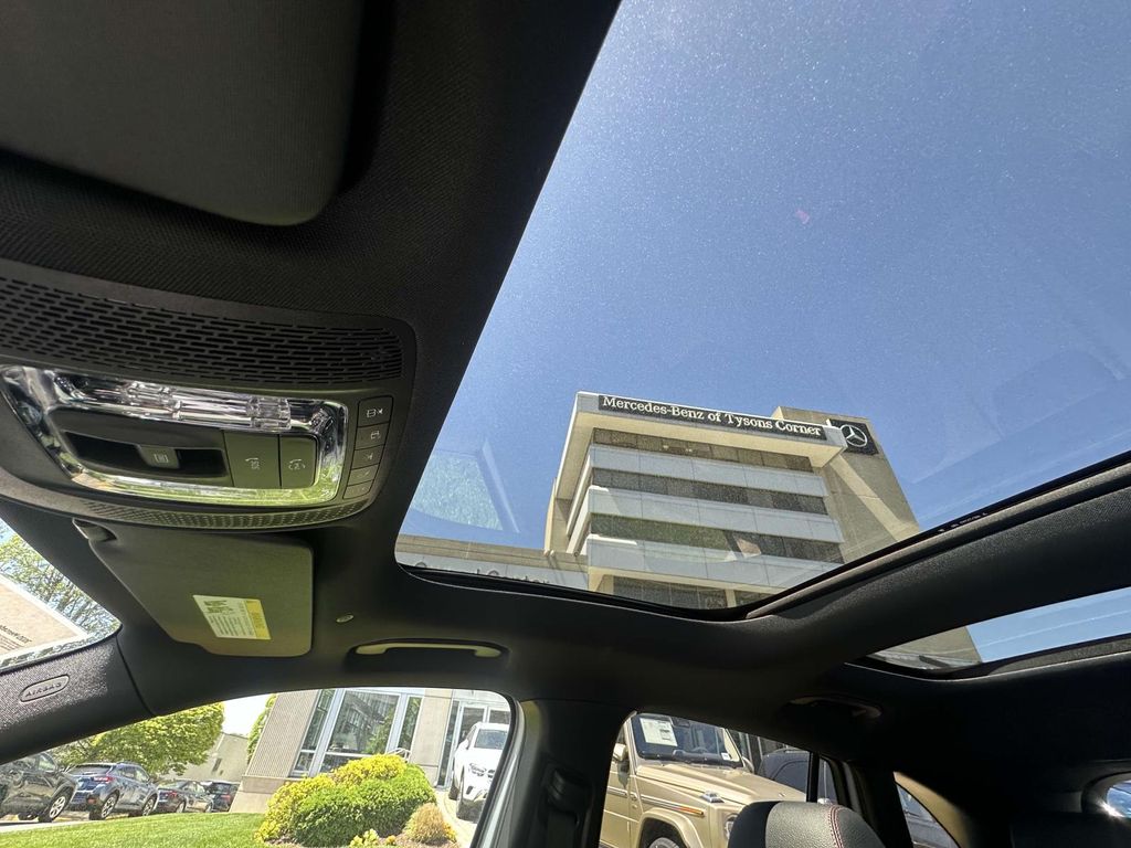 2025 Mercedes-Benz GLA 250 4MATIC 12