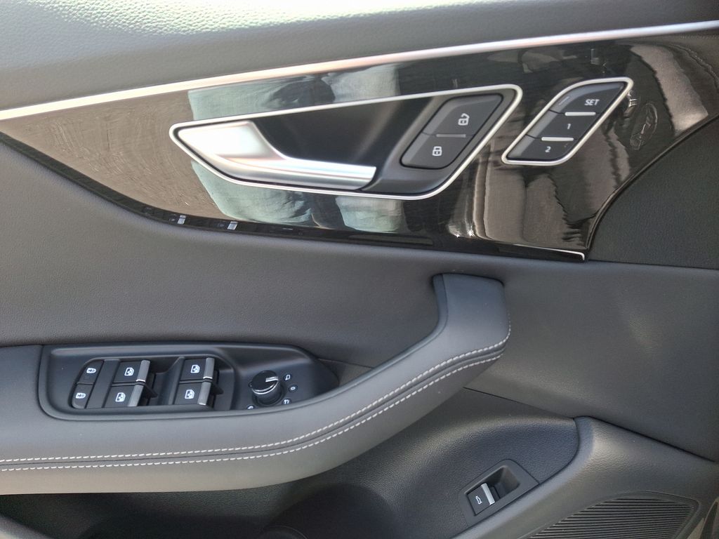 2024 Audi Q8 Prestige 12