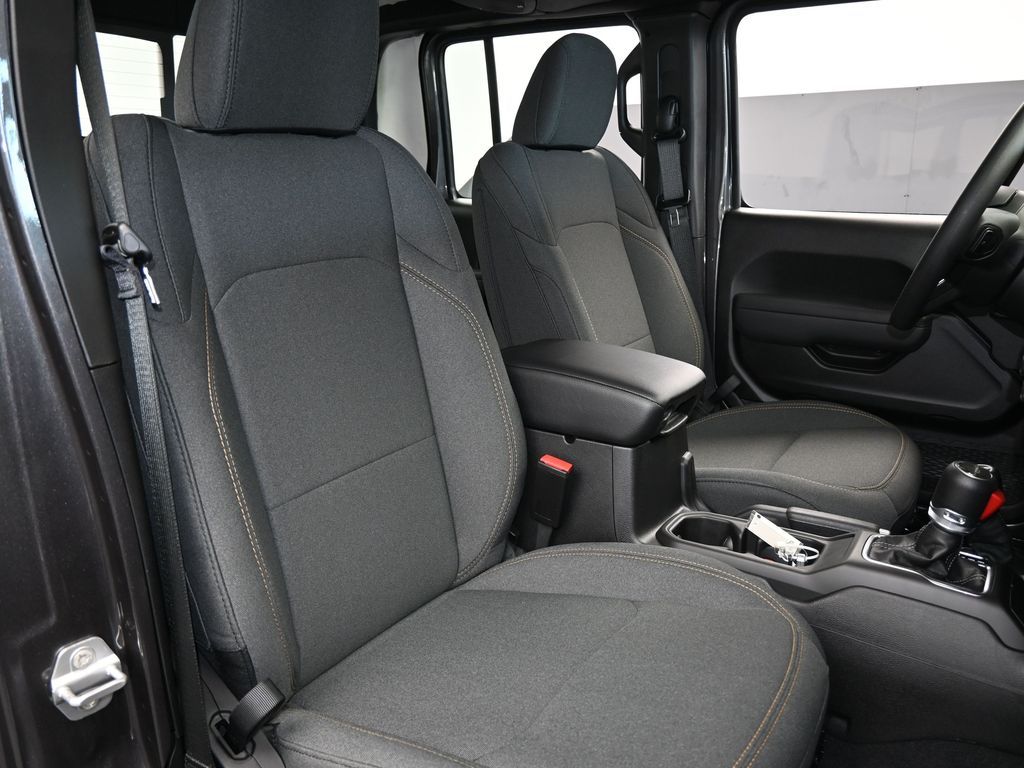 New 2026 Granite Crystal Metallic Clearcoat Jeep Sport image 34