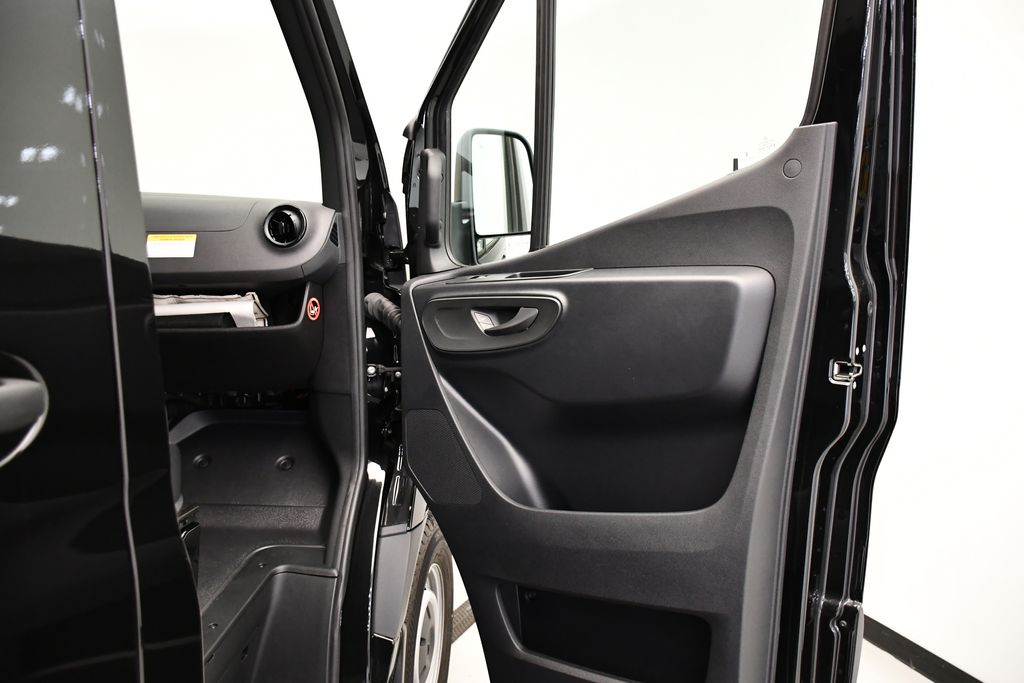 Thumbnail: 2025 Mercedes-Benz Sprinter - 27
