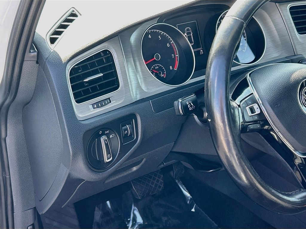 Thumbnail: 2015 Volkswagen Golf - 10