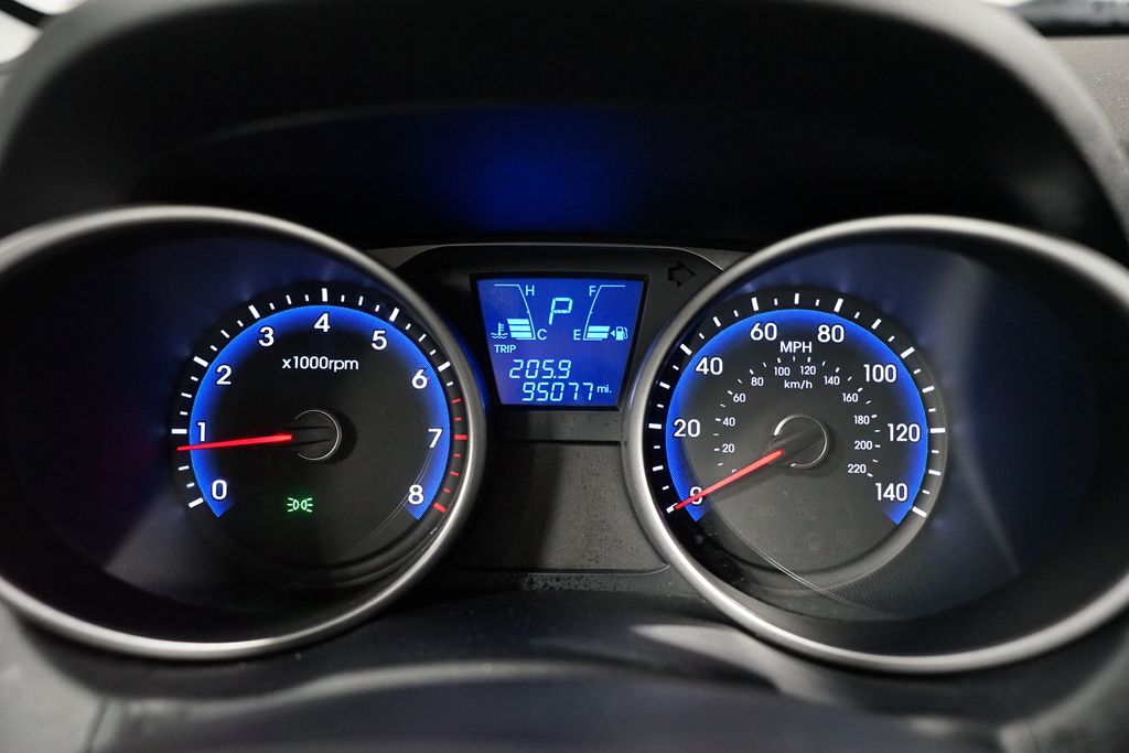 Thumbnail: 2015 Hyundai Tucson - 15