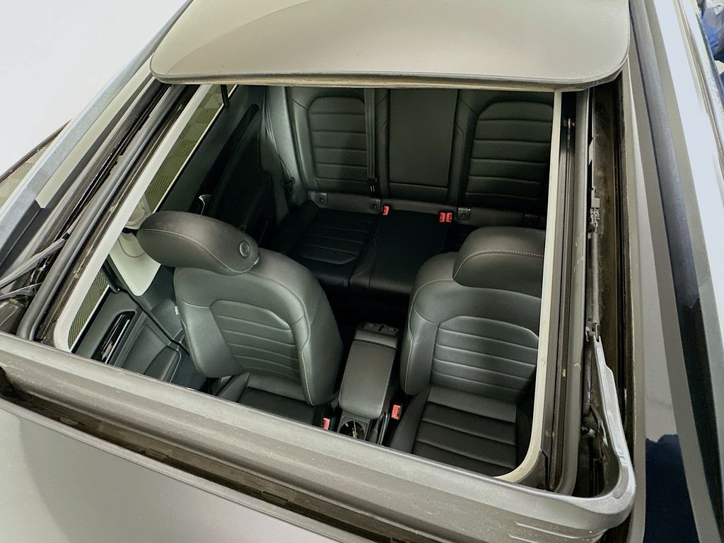 Thumbnail: 2018 Volkswagen e-Golf - 22