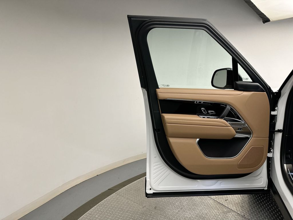 Thumbnail: 2025 Land Rover Range Rover - 7