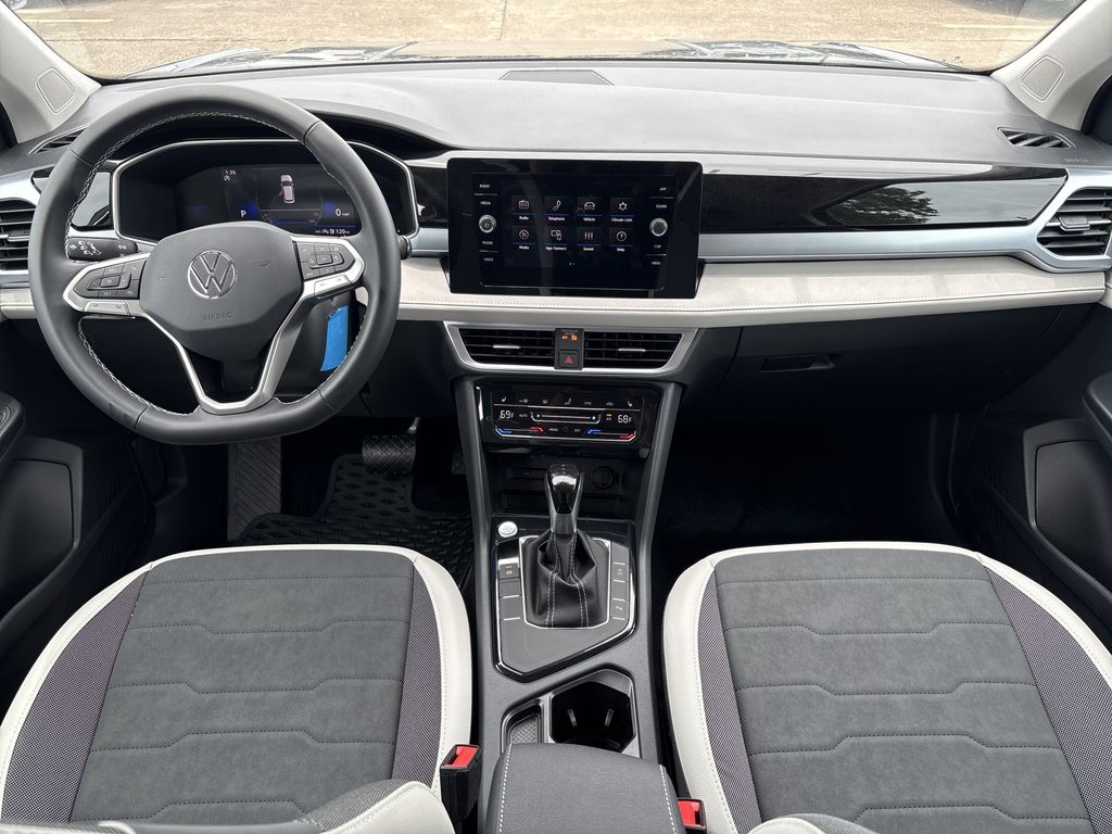 New 2025 Deep Black Volkswagen 1.5T SE image 20