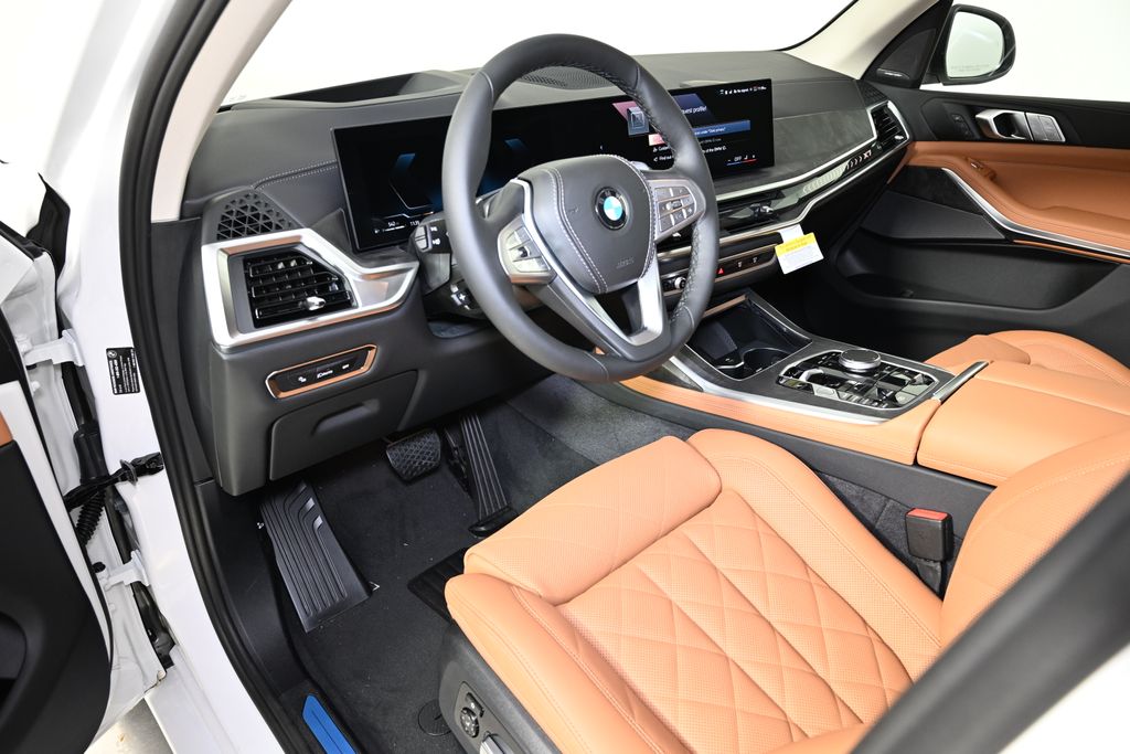 Thumbnail: 2026 BMW X7 - 15