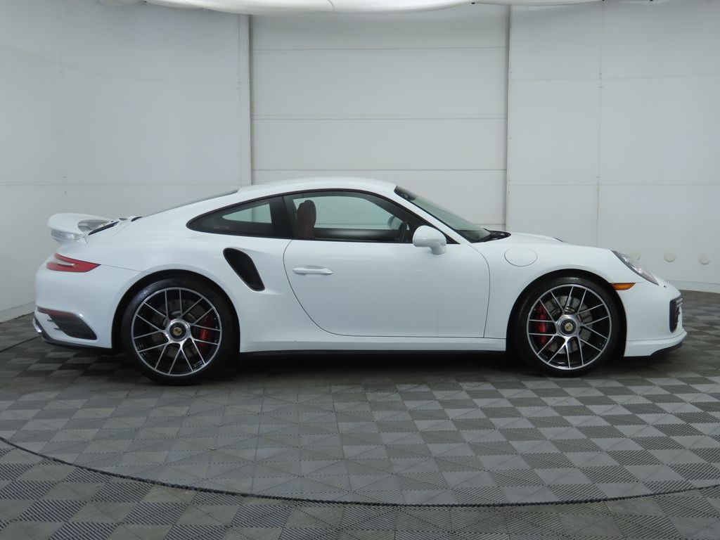 Thumbnail: 2018 Porsche 911 - 4
