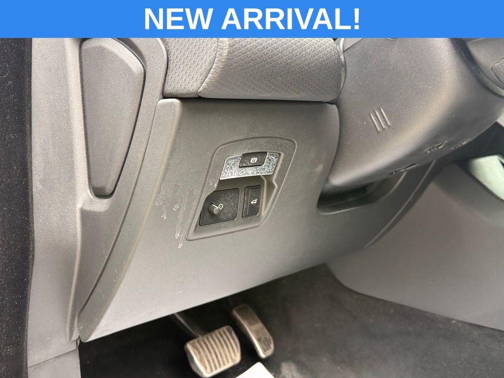 Used 2019 White Land Rover SE R-Dynamic image 27