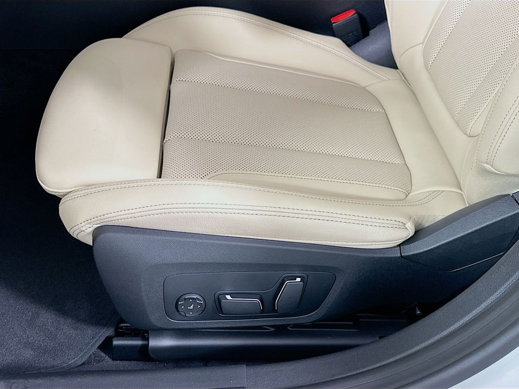 Thumbnail: 2026 BMW i4 - 21