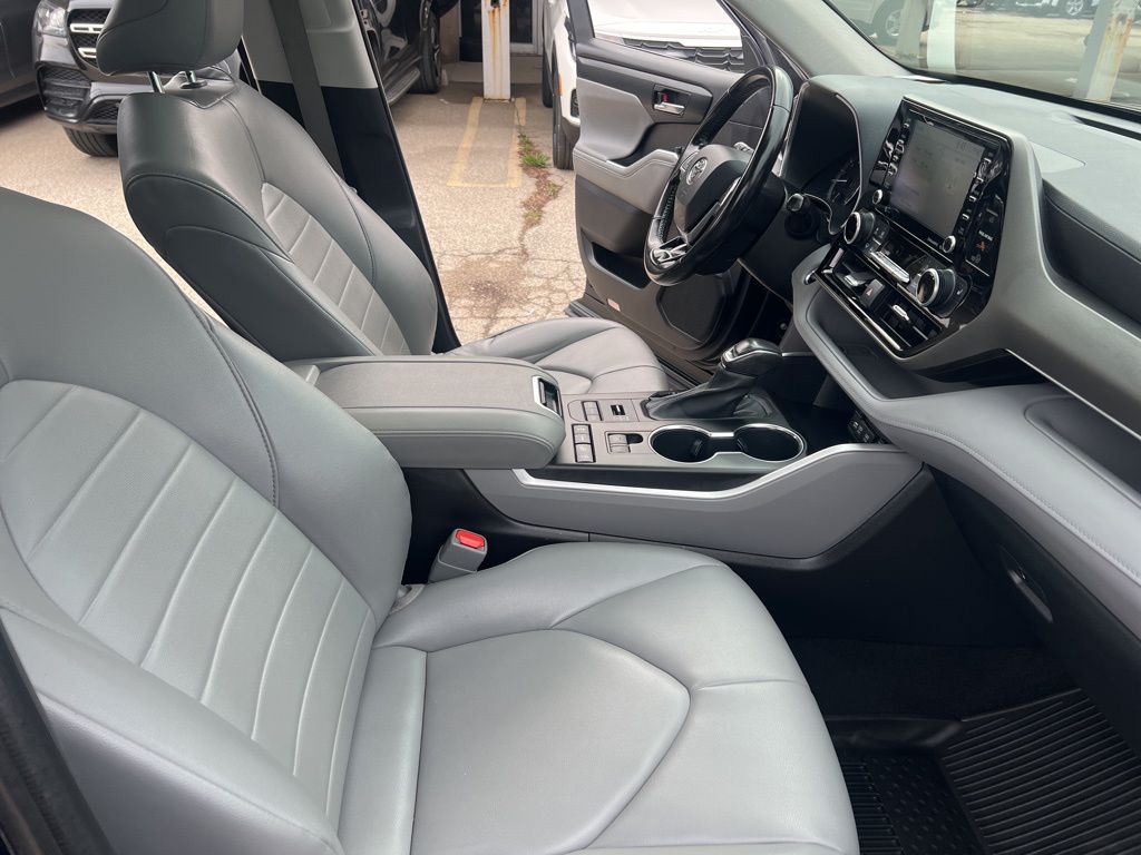2021 Toyota Highlander XLE photo