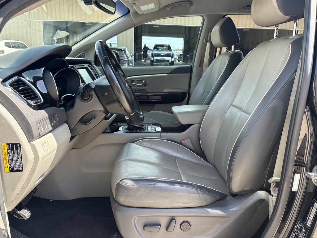 2018 Kia Sedona SX - 11