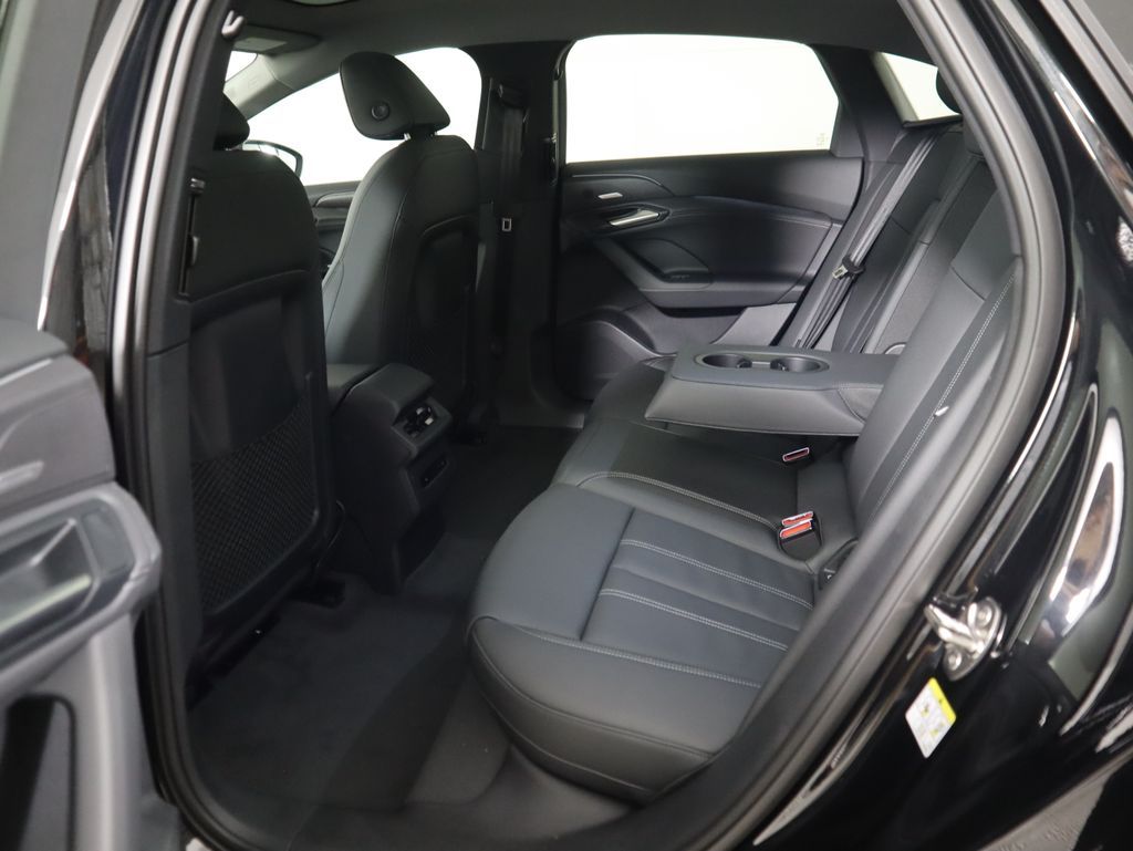 Thumbnail: 2025 Audi e-tron - 23