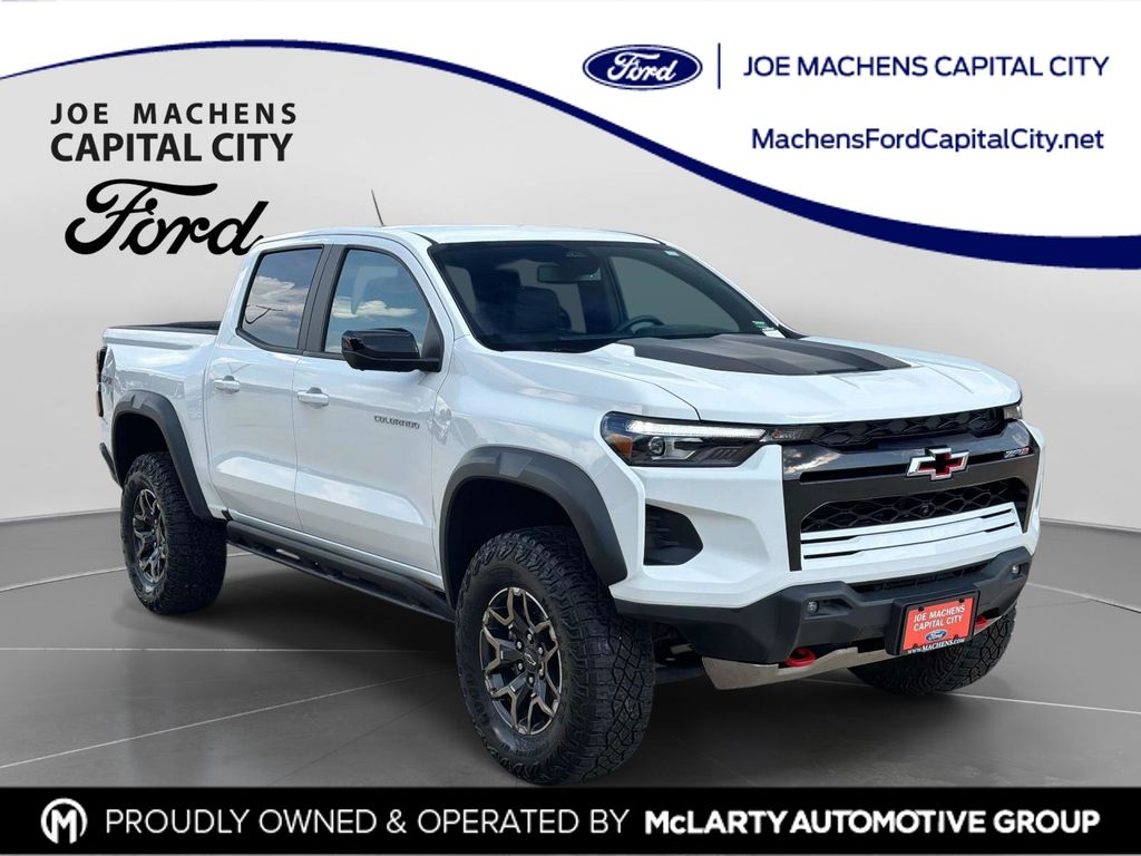 Summit White 2024 Chevrolet Colorado Pickup Truck Four-Wheel Drive 8-Speed Automatic