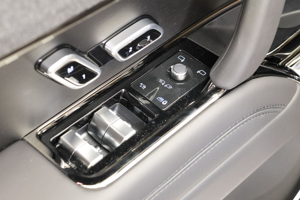 Thumbnail: 2026 Land Rover Range Rover Sport - 28