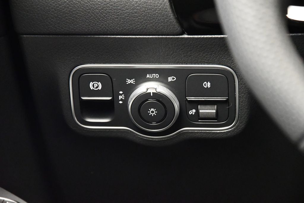 Thumbnail: 2025 Mercedes-Benz GLA - 21