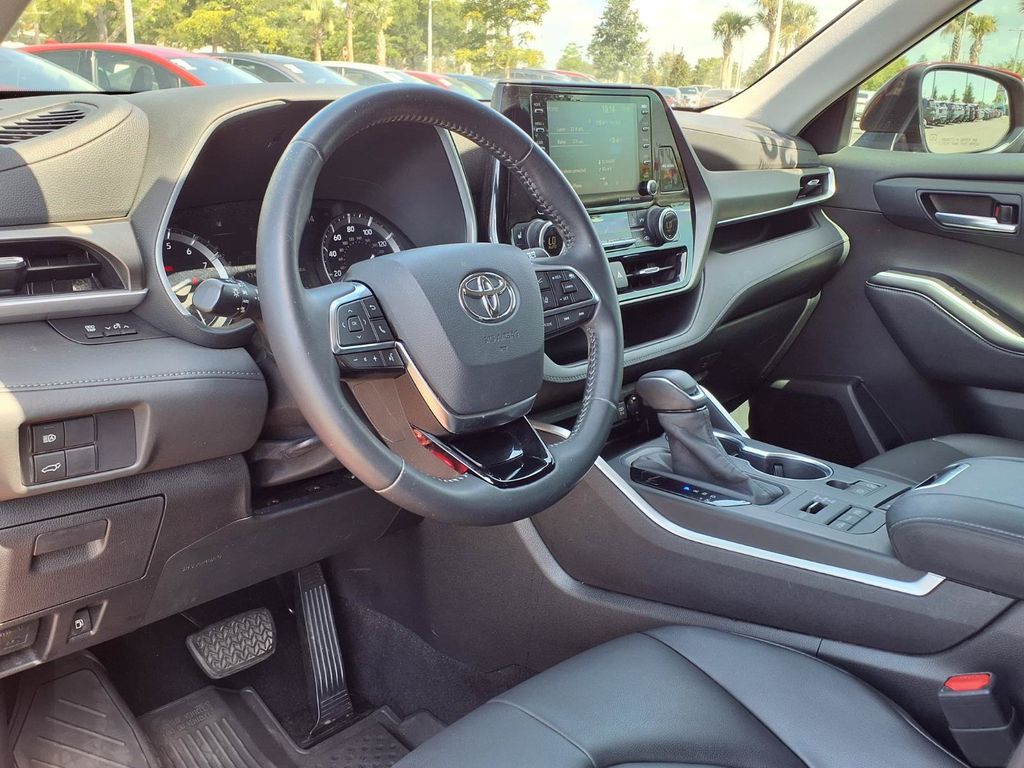 Used 2020 Toyota Highlander SUV