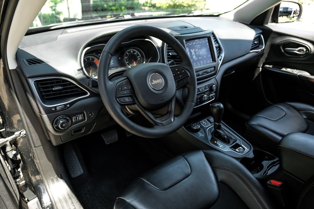 used 2022 Jeep Cherokee car, priced at $25,800