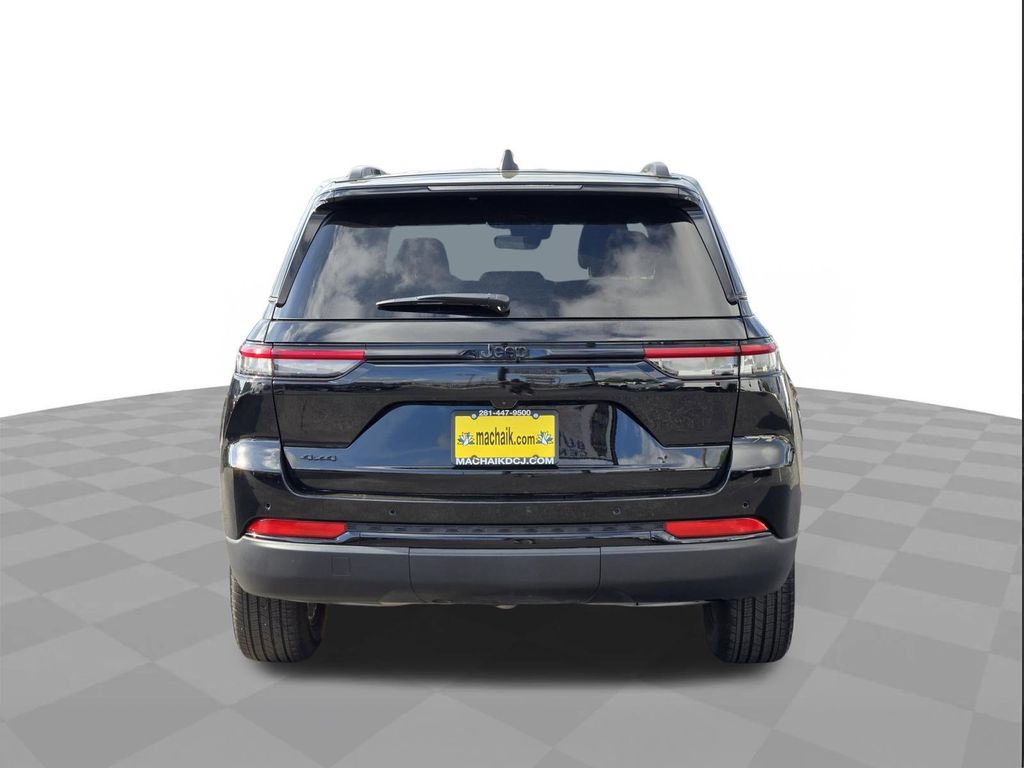 2025 Jeep Grand Cherokee Altitude - 4