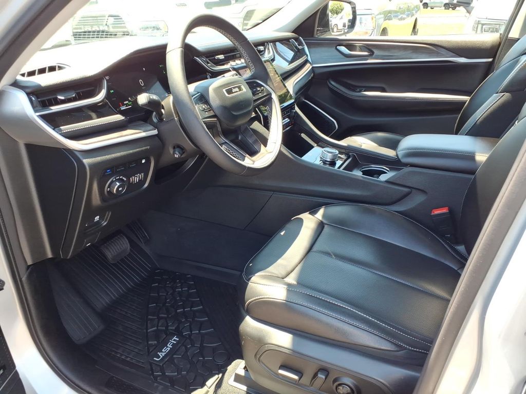 used 2023 Jeep Grand Cherokee car, priced at $26,900